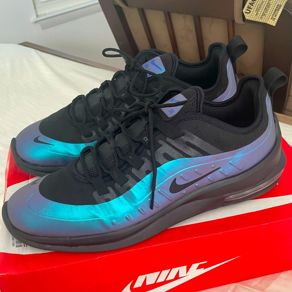 Men’s Nike Air Max Axis Premium Size 12! Great condition!!